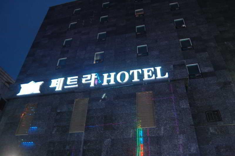 Petra Hotel Seoul Bagian luar foto