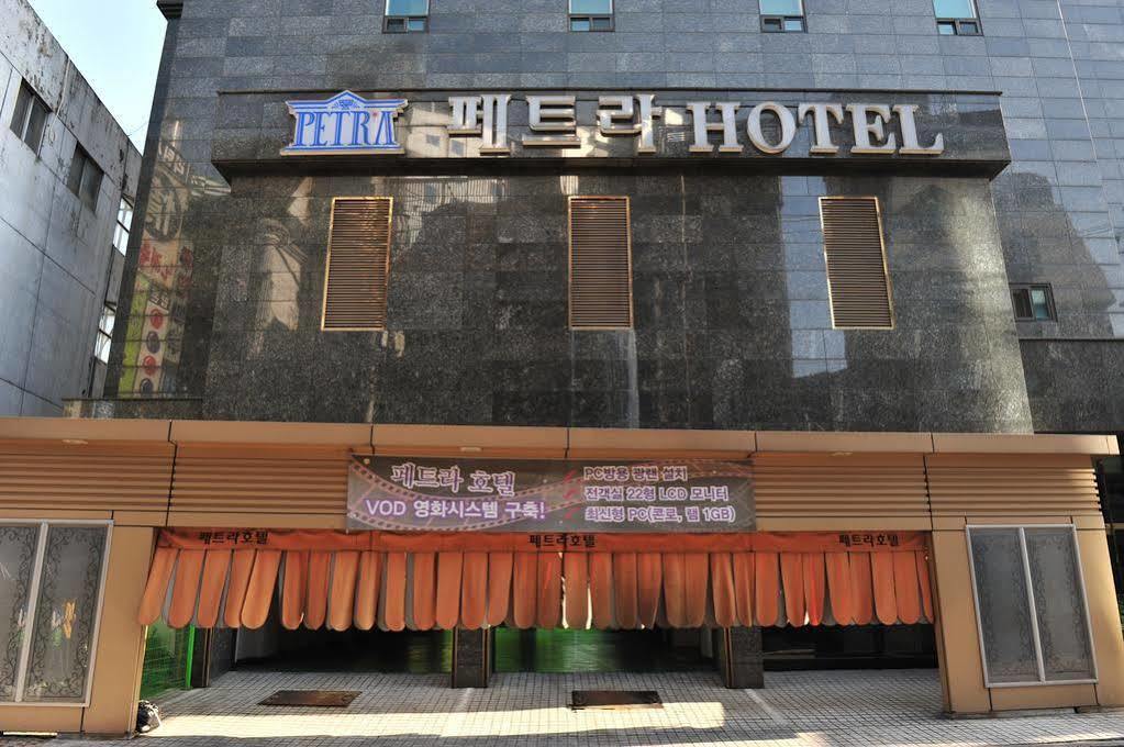 Petra Hotel Seoul Bagian luar foto